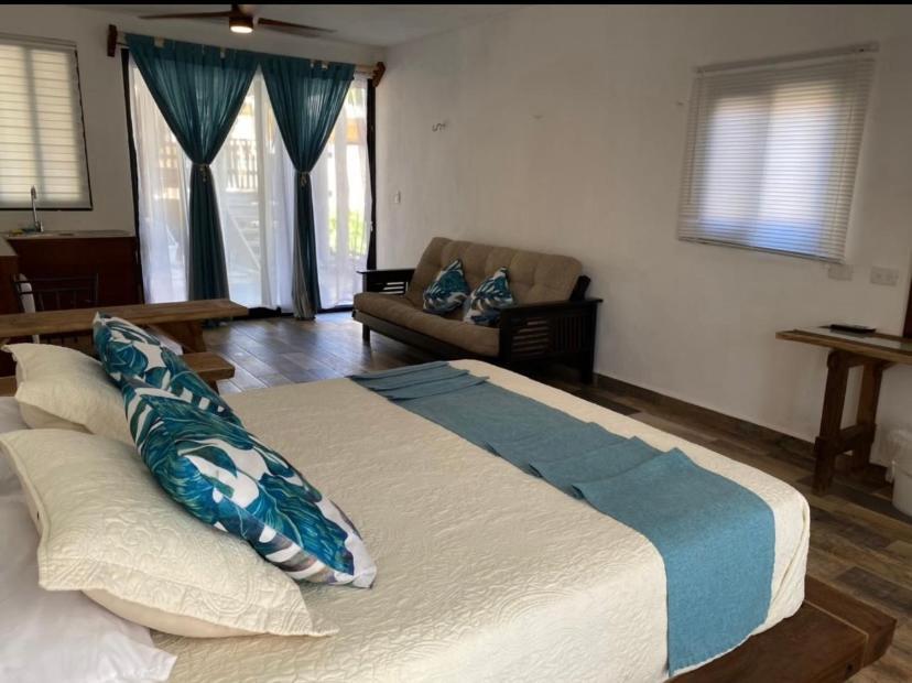 Ah Muzenkab Hotel El Cuyo Ngoại thất bức ảnh